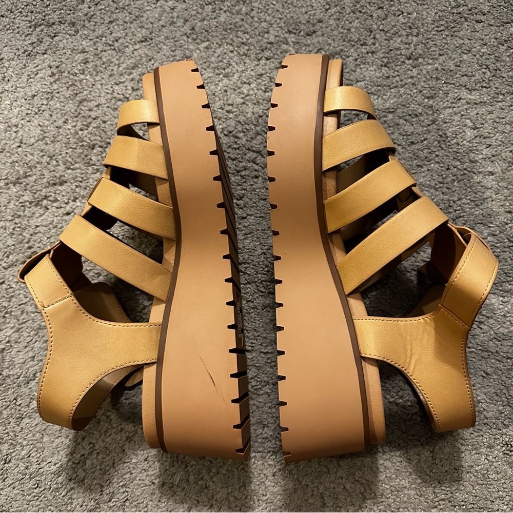 NWOT Platform fisherman sandals (women’s size 10)